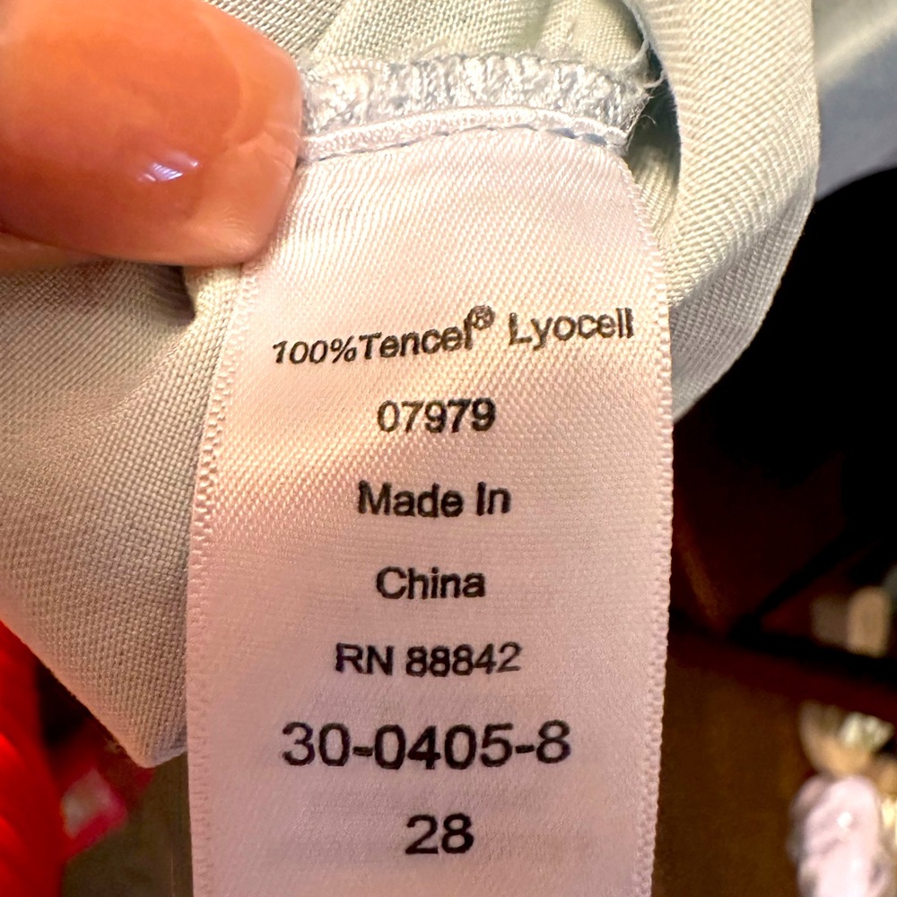 NWOT light blue Oxford, button-down, long sleeve tea - Picture 6 of 9